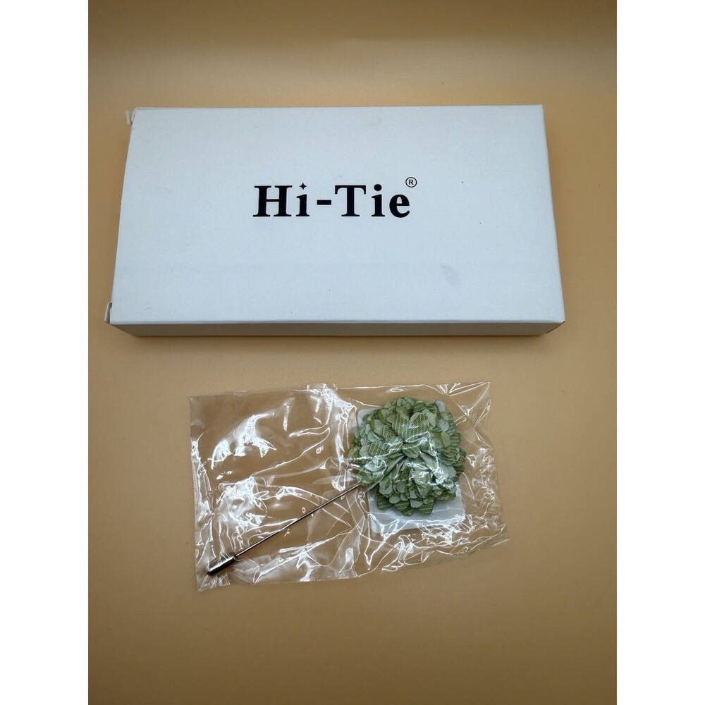 Hi-Tie Green Paisley Bow Tie Set with Accessories - Picture 3 of 7